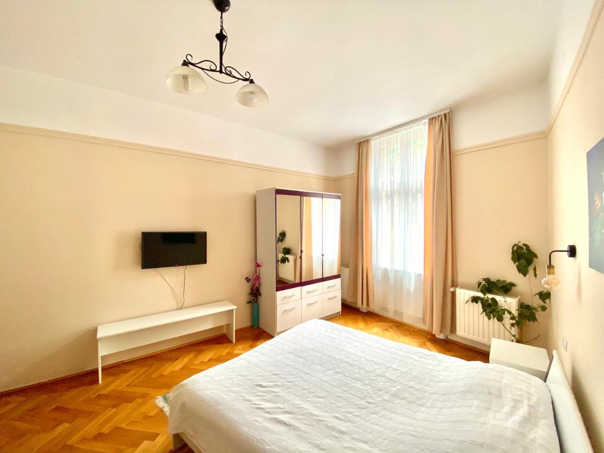 Cameră triplă cu baie privată