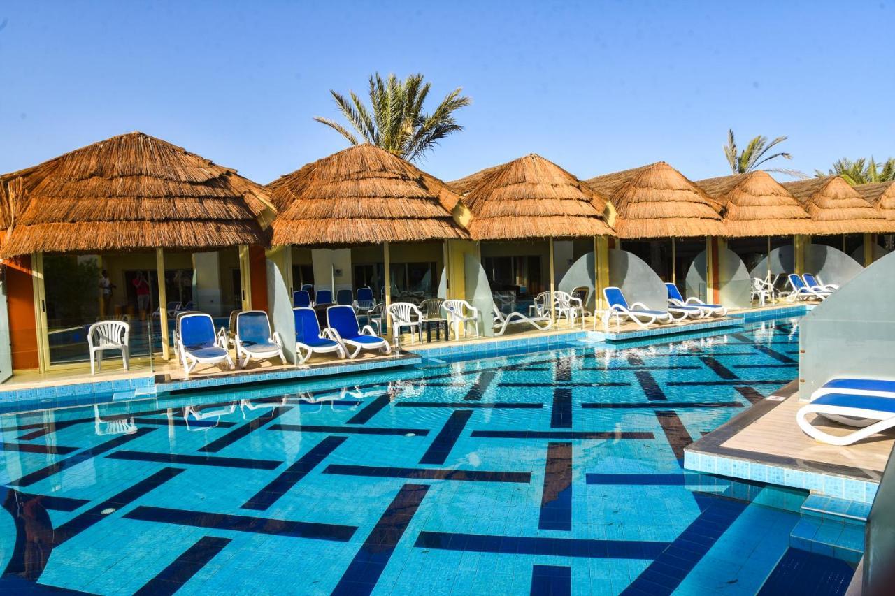 Bungalou cu piscină