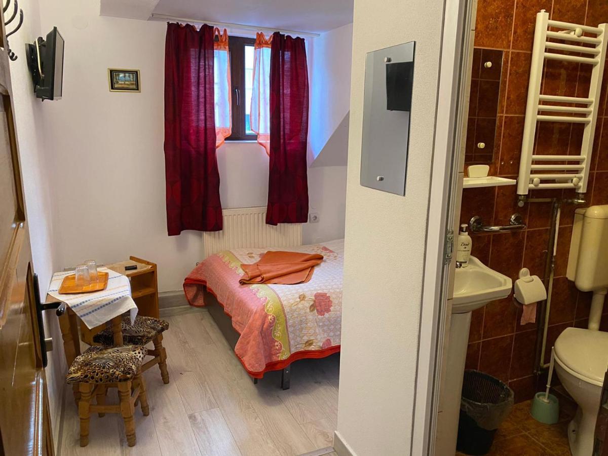 Single Room with Bathroom,1025619589:JPEG