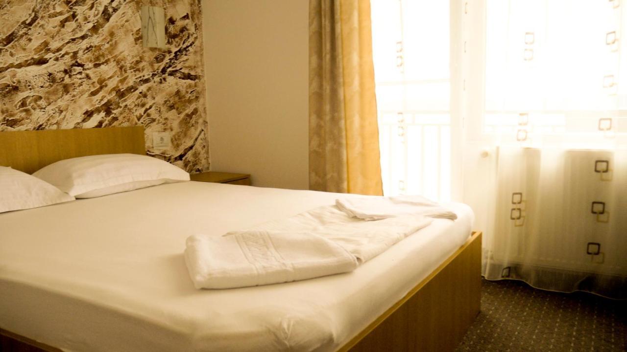 Deluxe Double or Twin Room,1024611106:JPEG