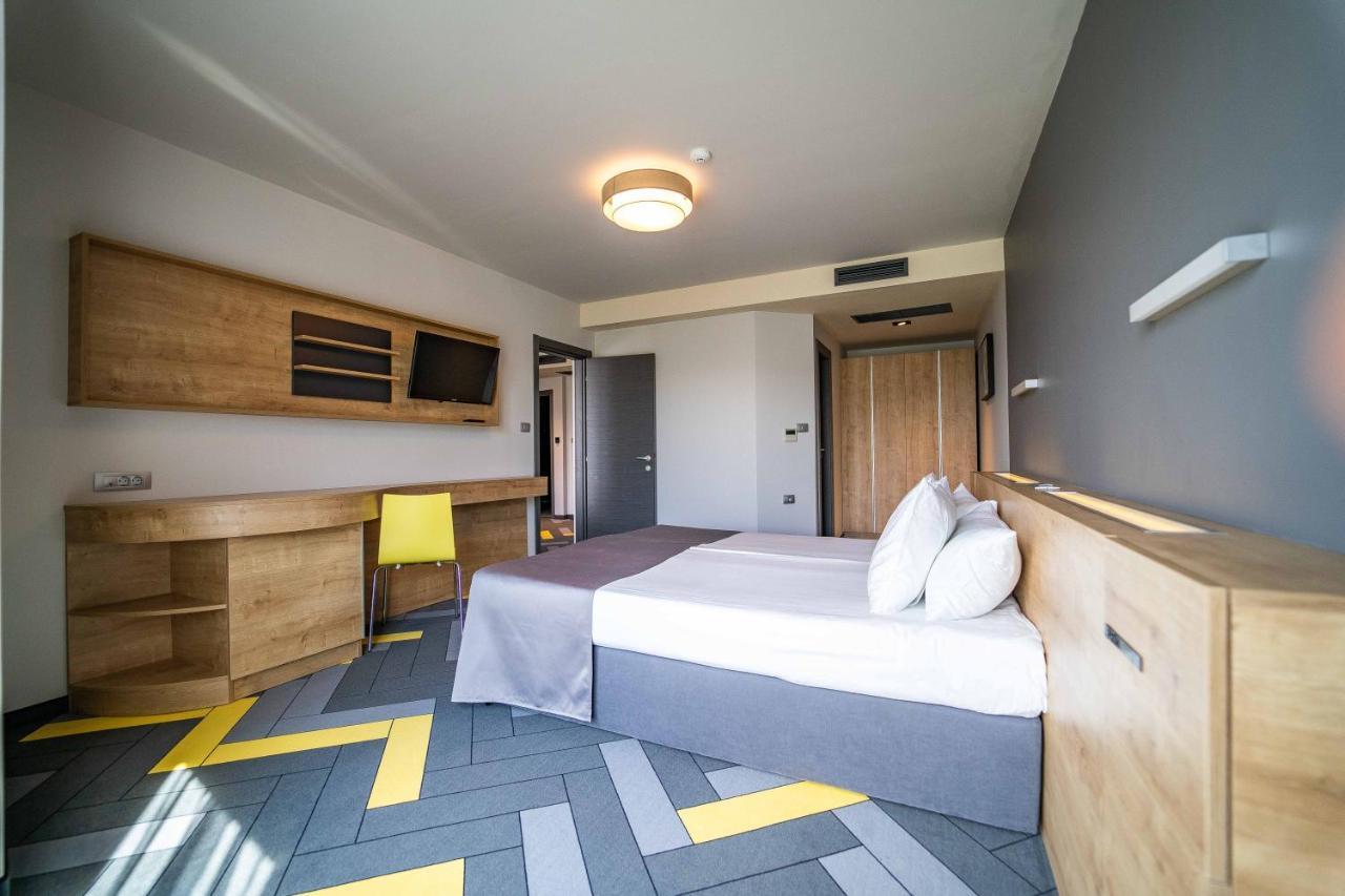 Family Room (2 Adults + 2 Children) - Free Minibar & Parking