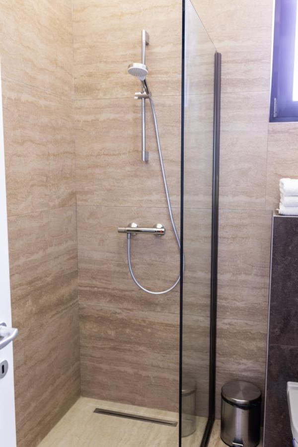 Apartment with Side View,1054893919:JPEG