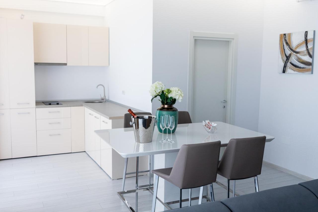 Deluxe Apartment,1054900231:JPEG