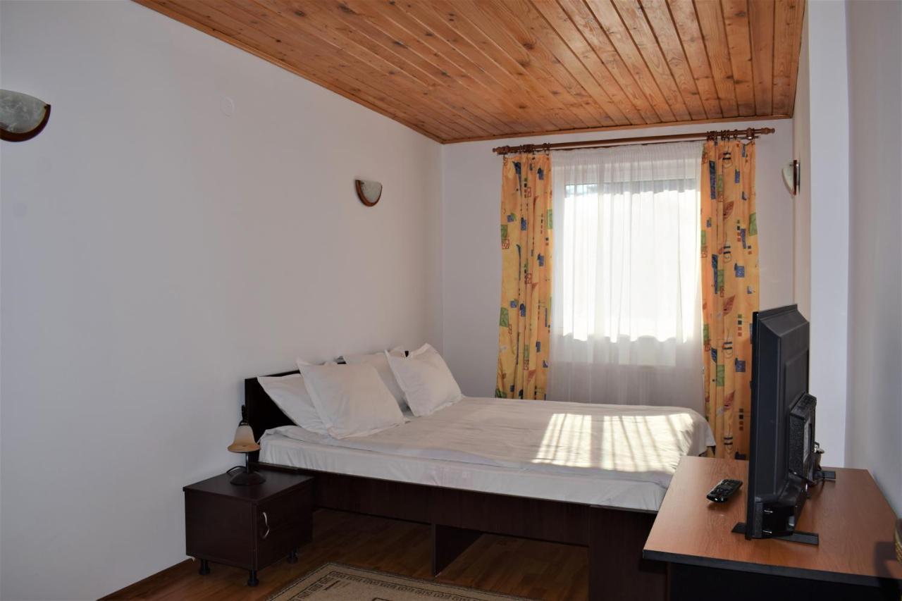 One-Bedroom Apartment,1065696406:JPEG