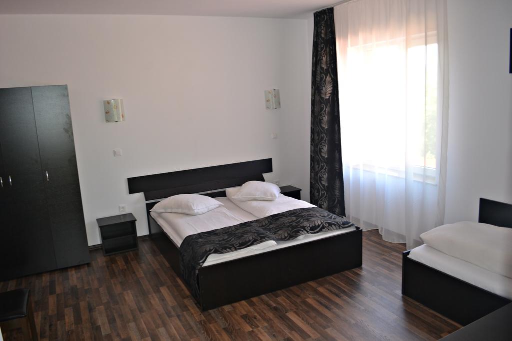 Triple Room,1356067991:JPEG