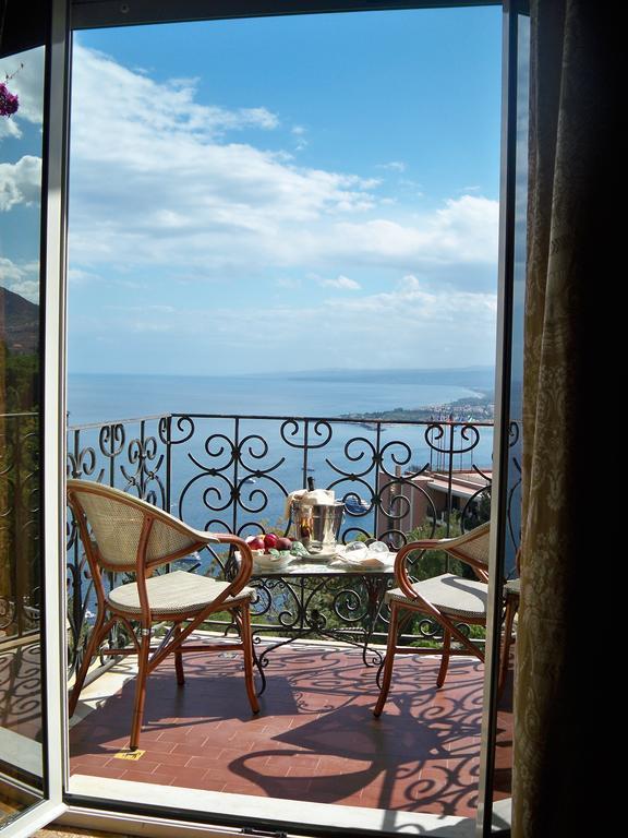Cameră triplă cu vedere la mare