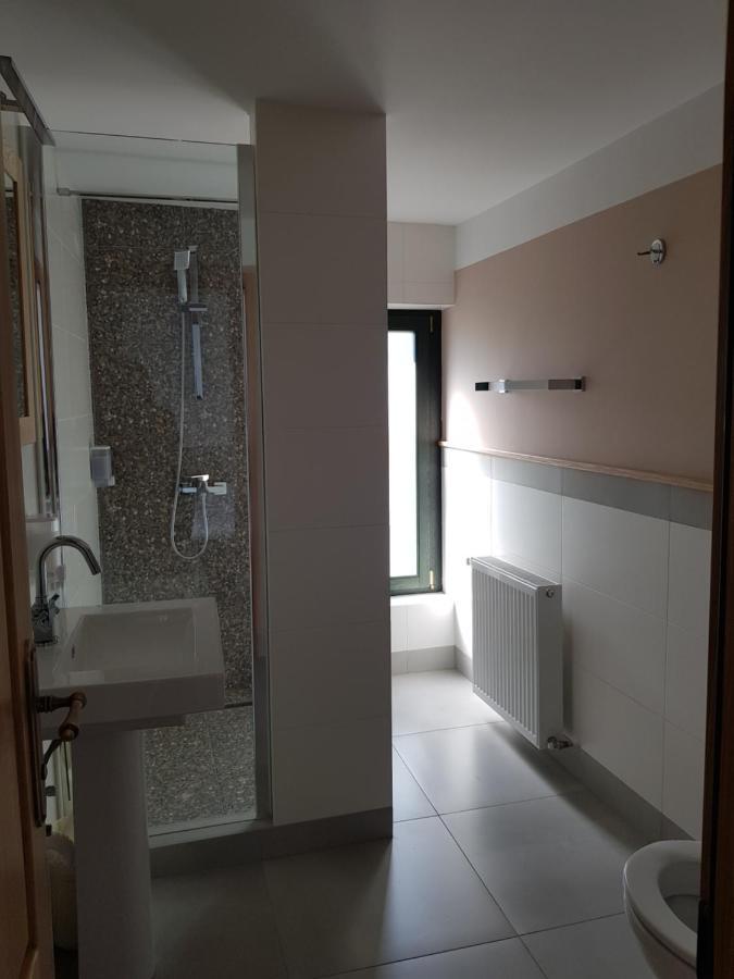 Cameră triplă cu baie privată