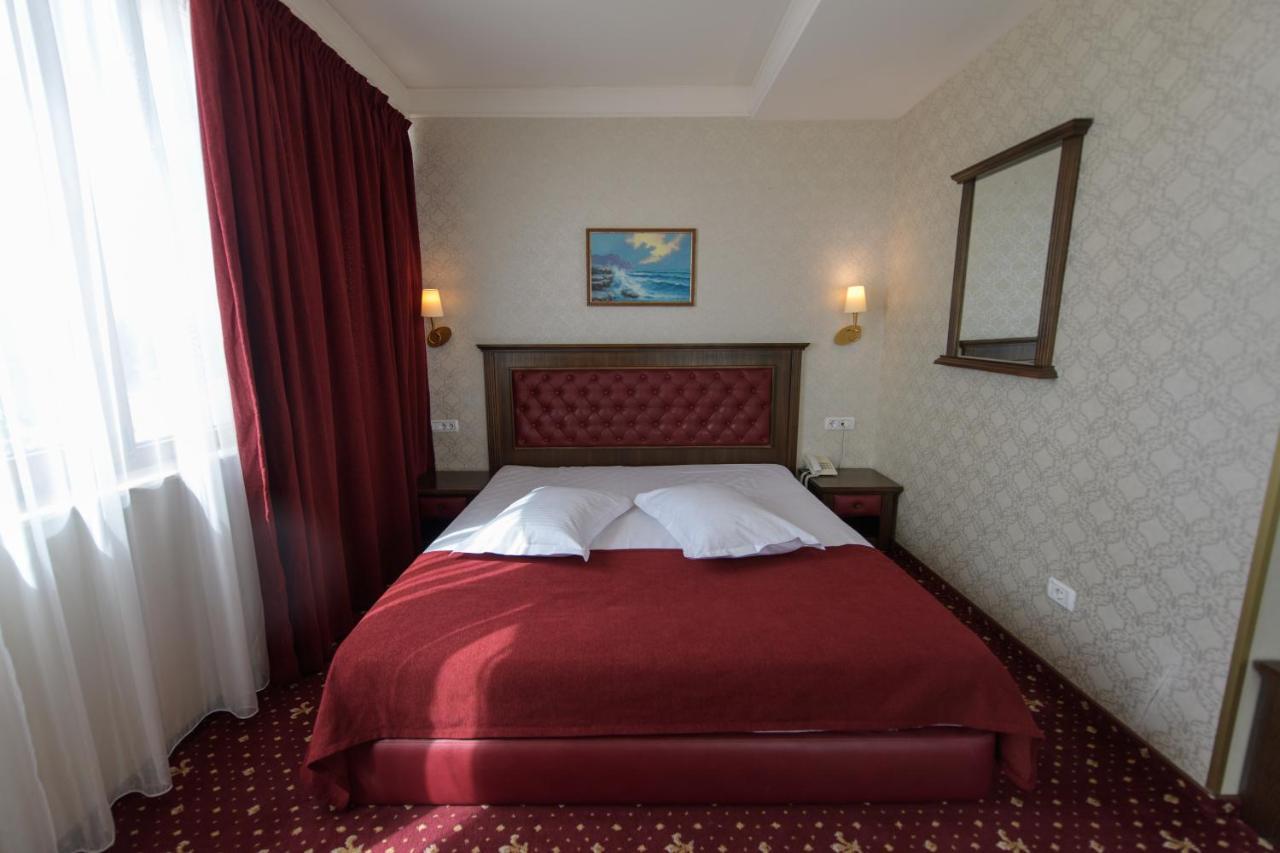 Suită Junior cu balcon şi vedere la mare