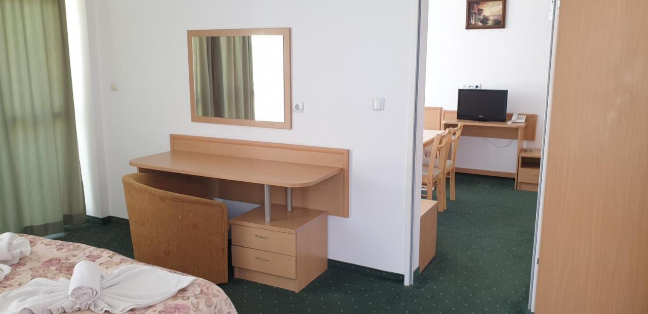 One-Bedroom Apartment,1118507433:JPEG