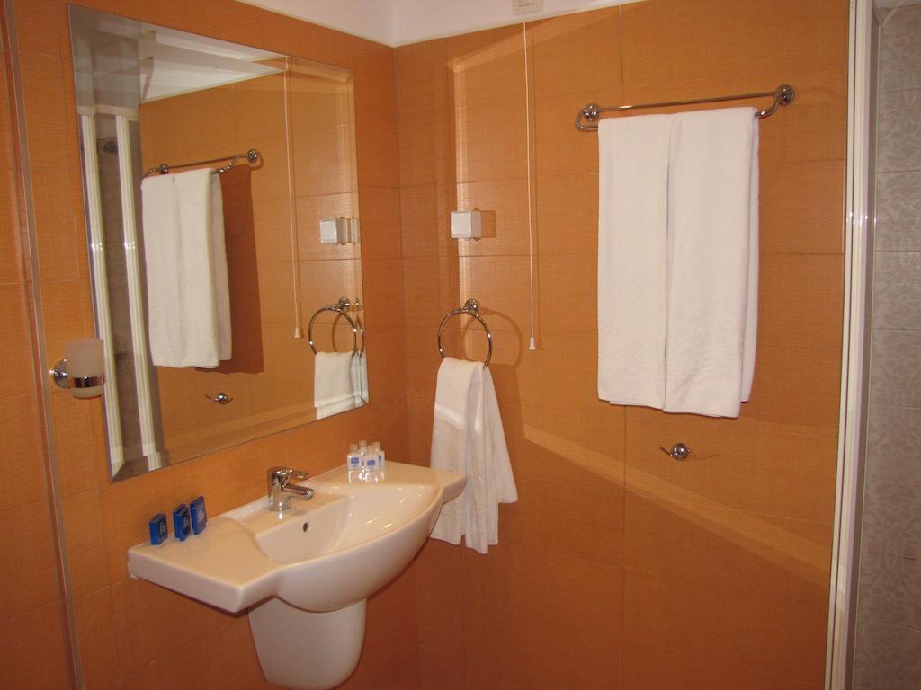 Suită Junior cu balcon (2 adulţi)