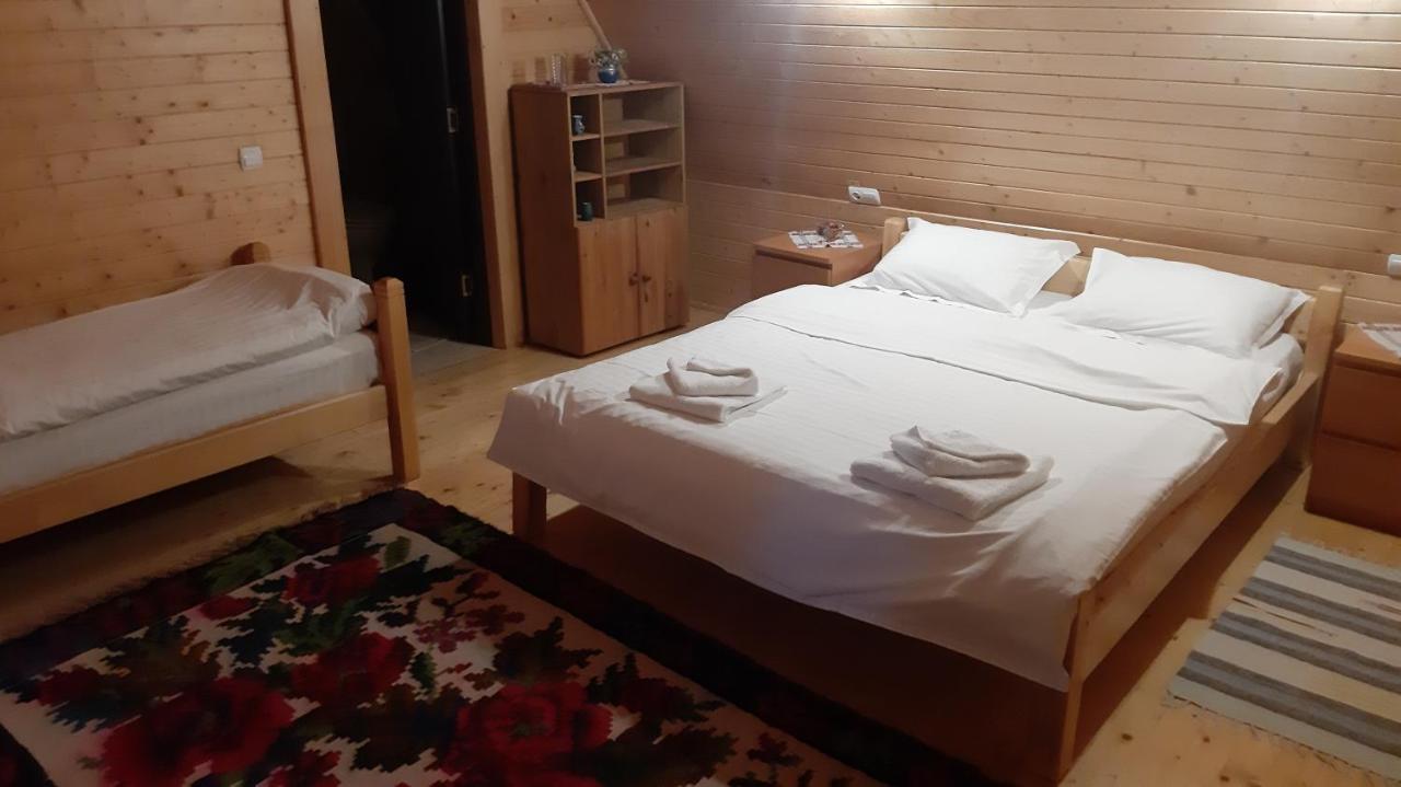 Cameră triplă cu baie
