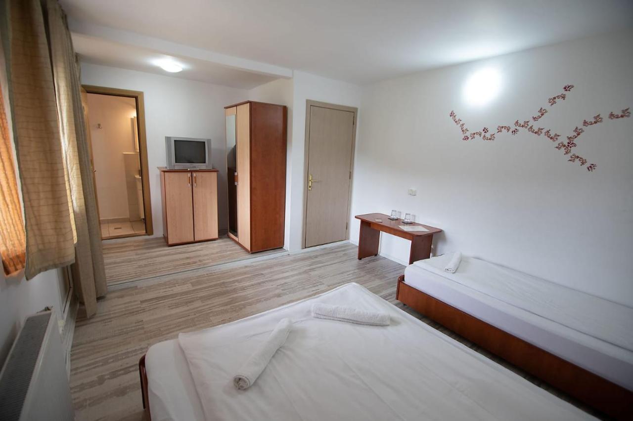 Cameră triplă