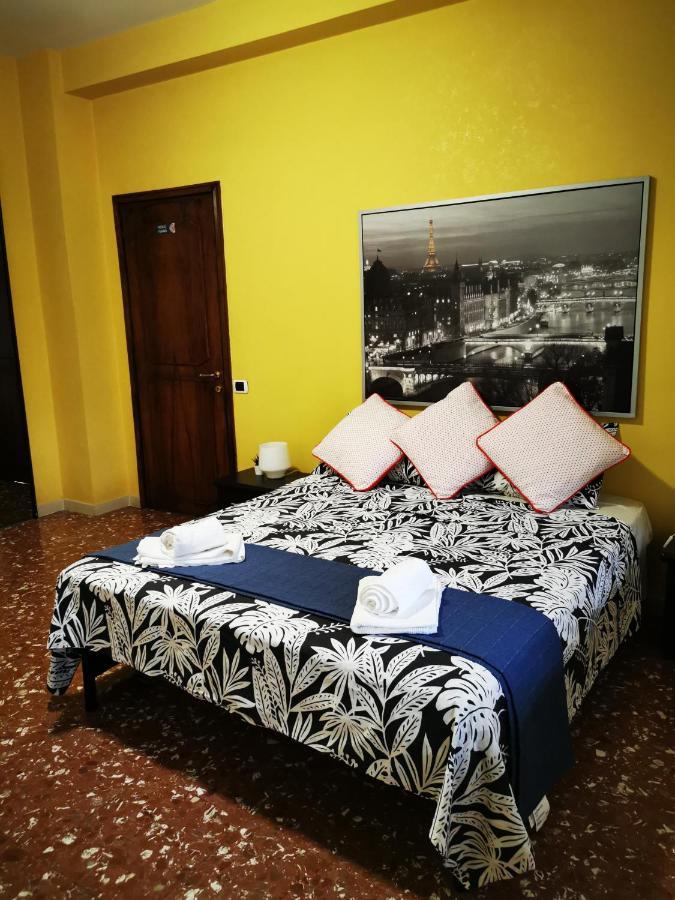 Cameră dublă cu baie privată externă