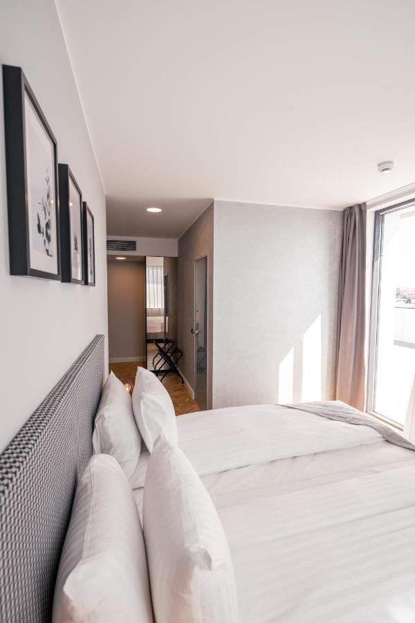 Cameră dublă Deluxe cu balcon