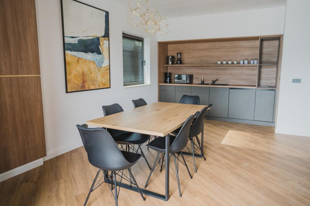 Two-Bedroom Apartment with Balcony,1148542321:JPEG