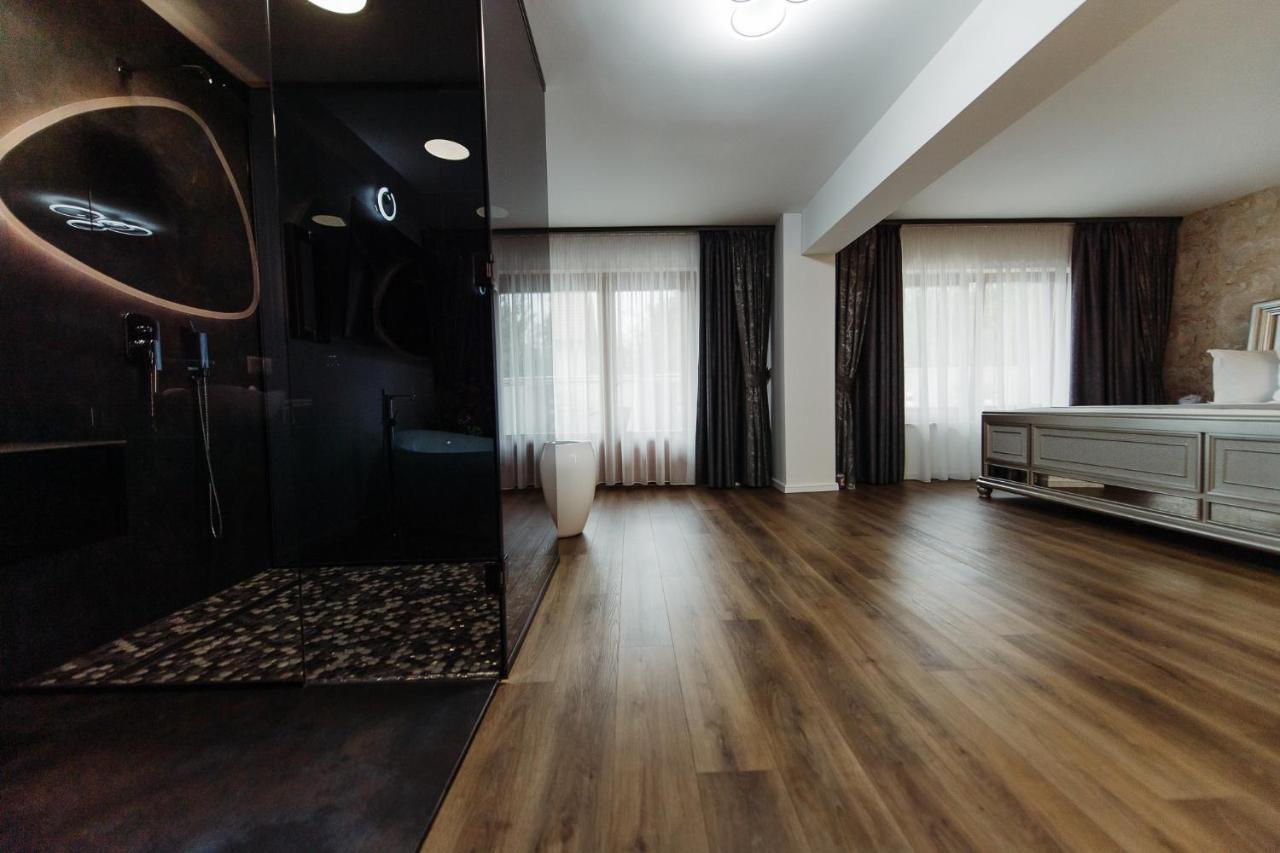 Studio Deluxe
