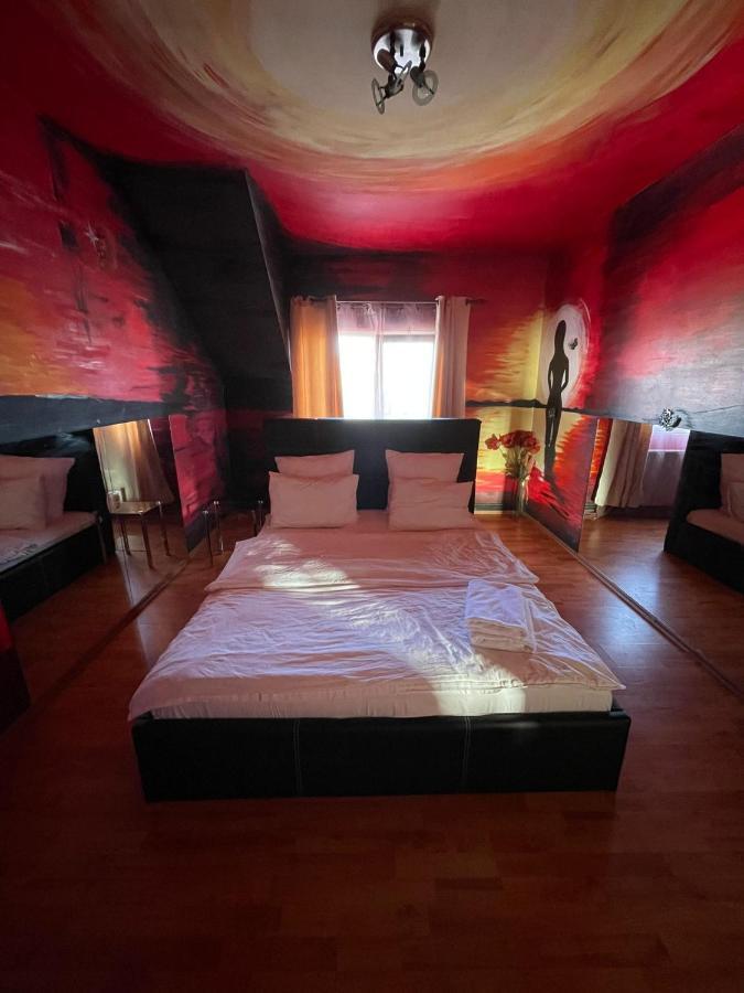 Cameră dublă cu baie privată externă