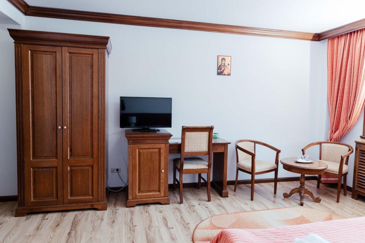 Cameră triplă cu baie privată