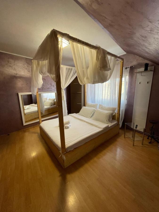 Cameră dublă Deluxe (2 adulți și 1 copil)