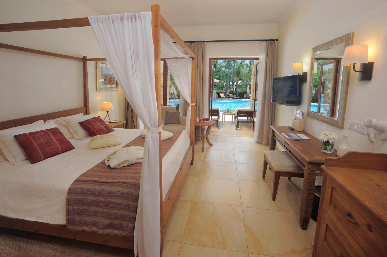 Fisherman Swim-Up Junior Suite Pool & Garden View (18+ years old)