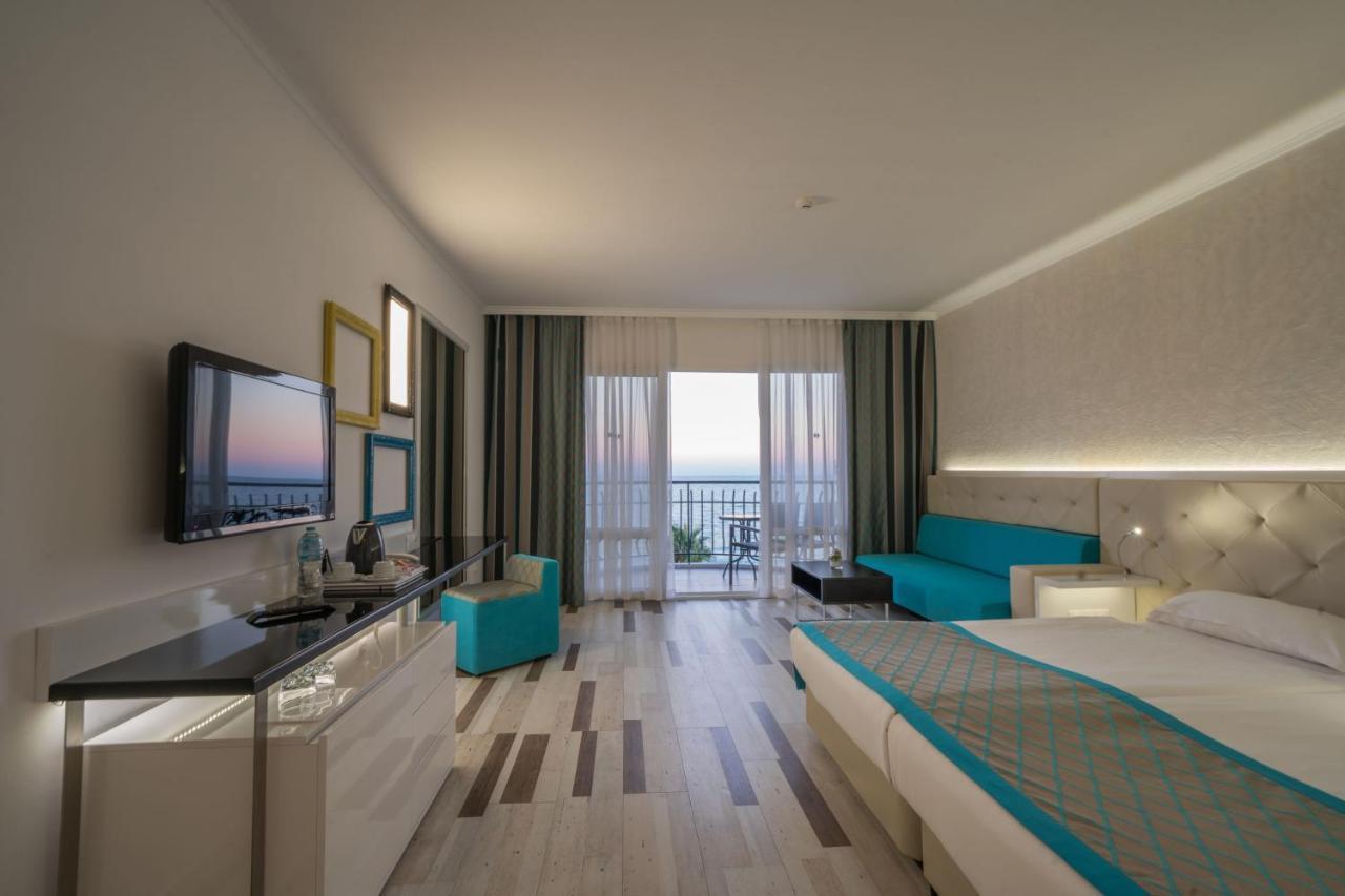Cameră de familie cu vedere la mare - acces gratuit la plaja privată