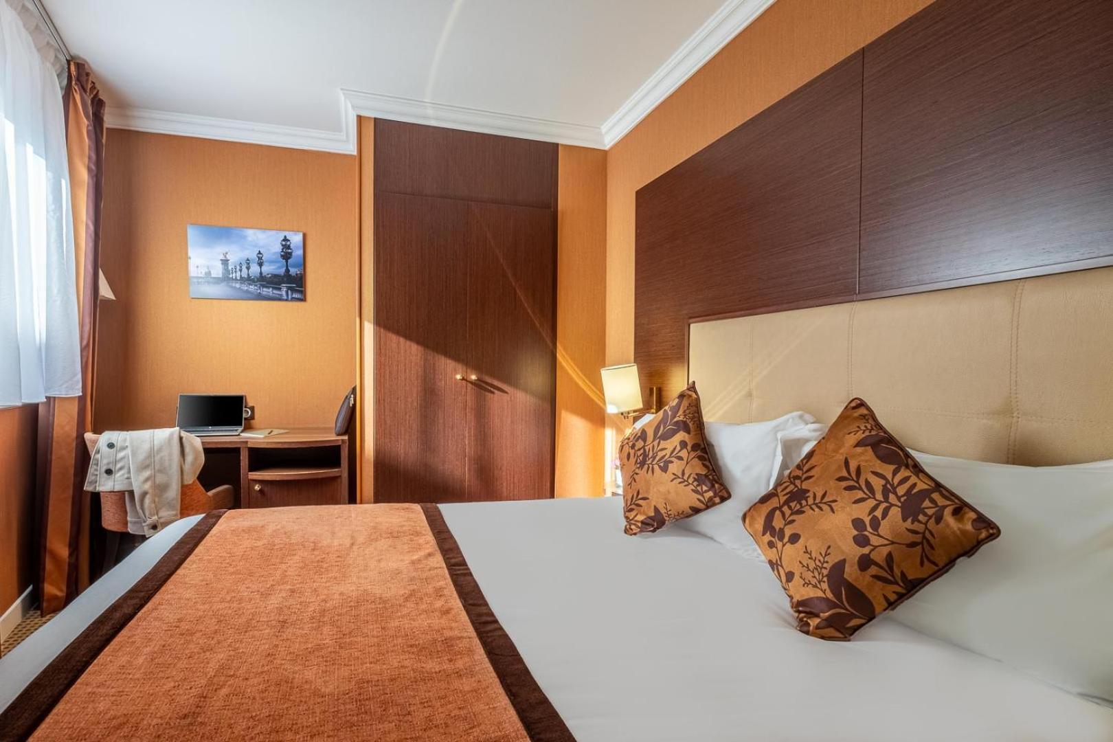 SUPERIOR Double Room – Courtyard View