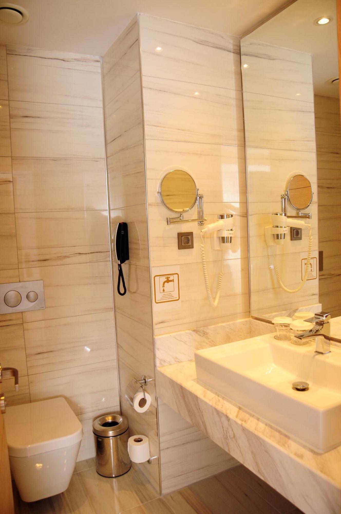 Suită cu cadă spa şi vedere la mare