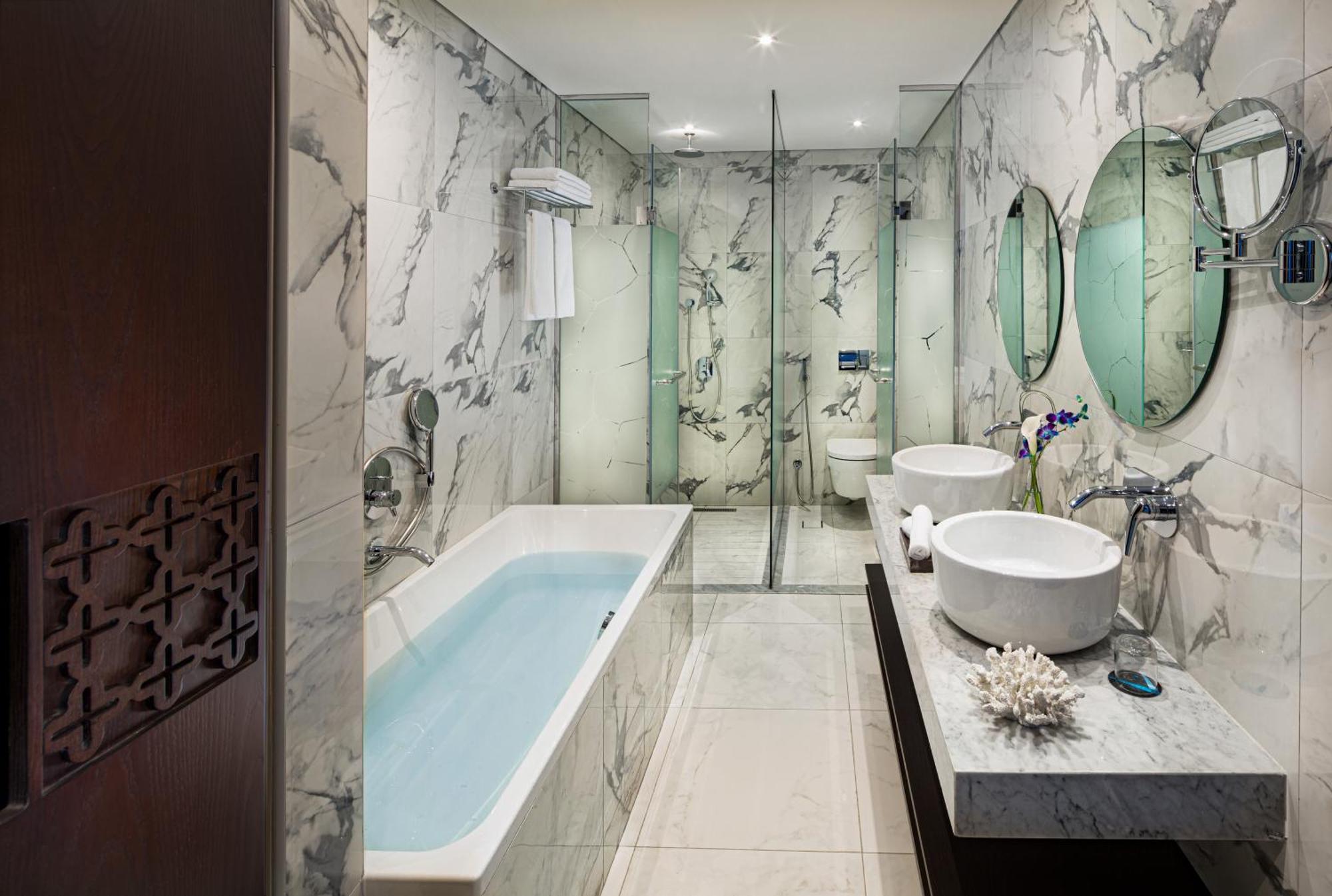 Executive Place with Balcony, including Soluna Beach Club Access on Palm Jumeirah, early check in at 11am, late check out at 4pm, 25% discount on Food & Beverage (offer valid until 30th September 2026)