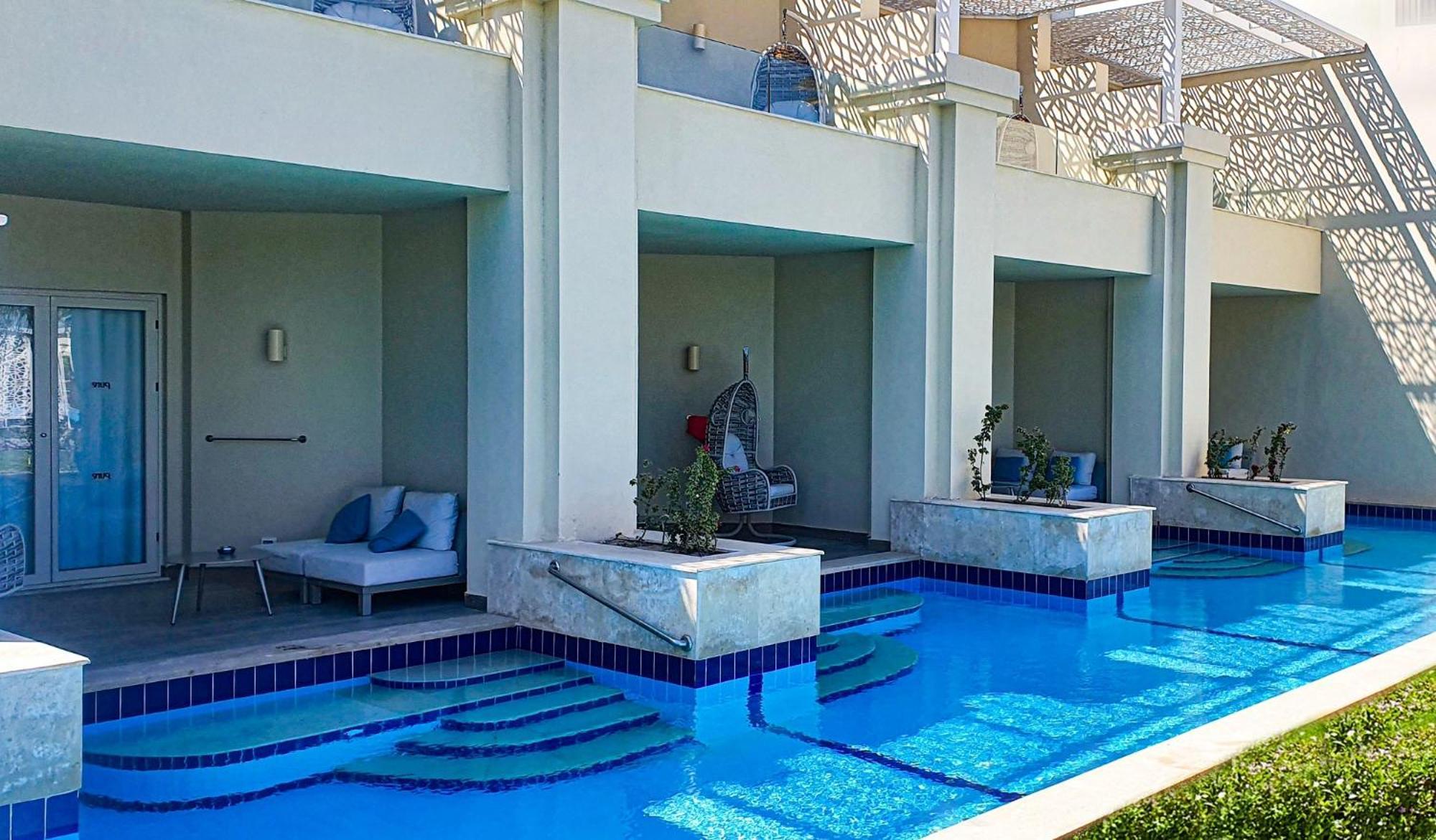 Swim-up Suite Egyptians and residents only
