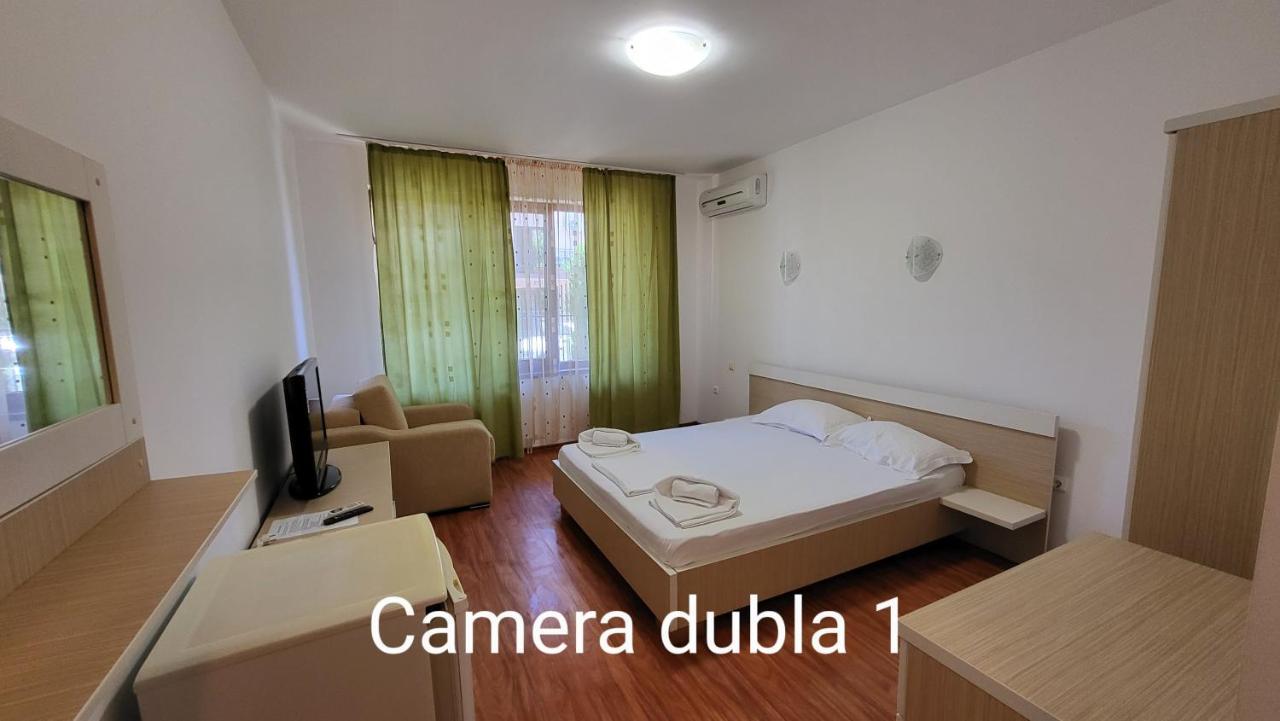 Cameră Deluxe (2 adulți + 1 copil)