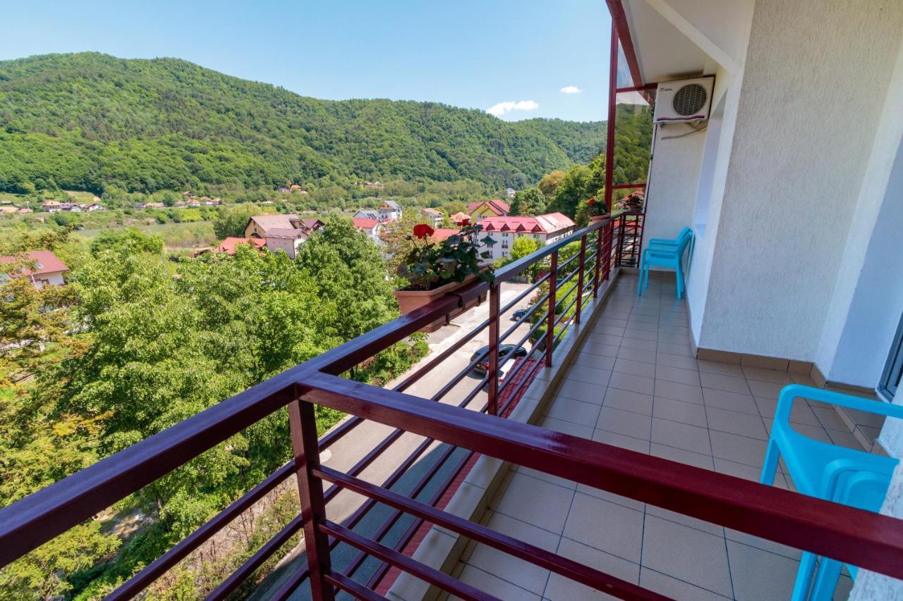 Standard Suite,1250117716:JPEG