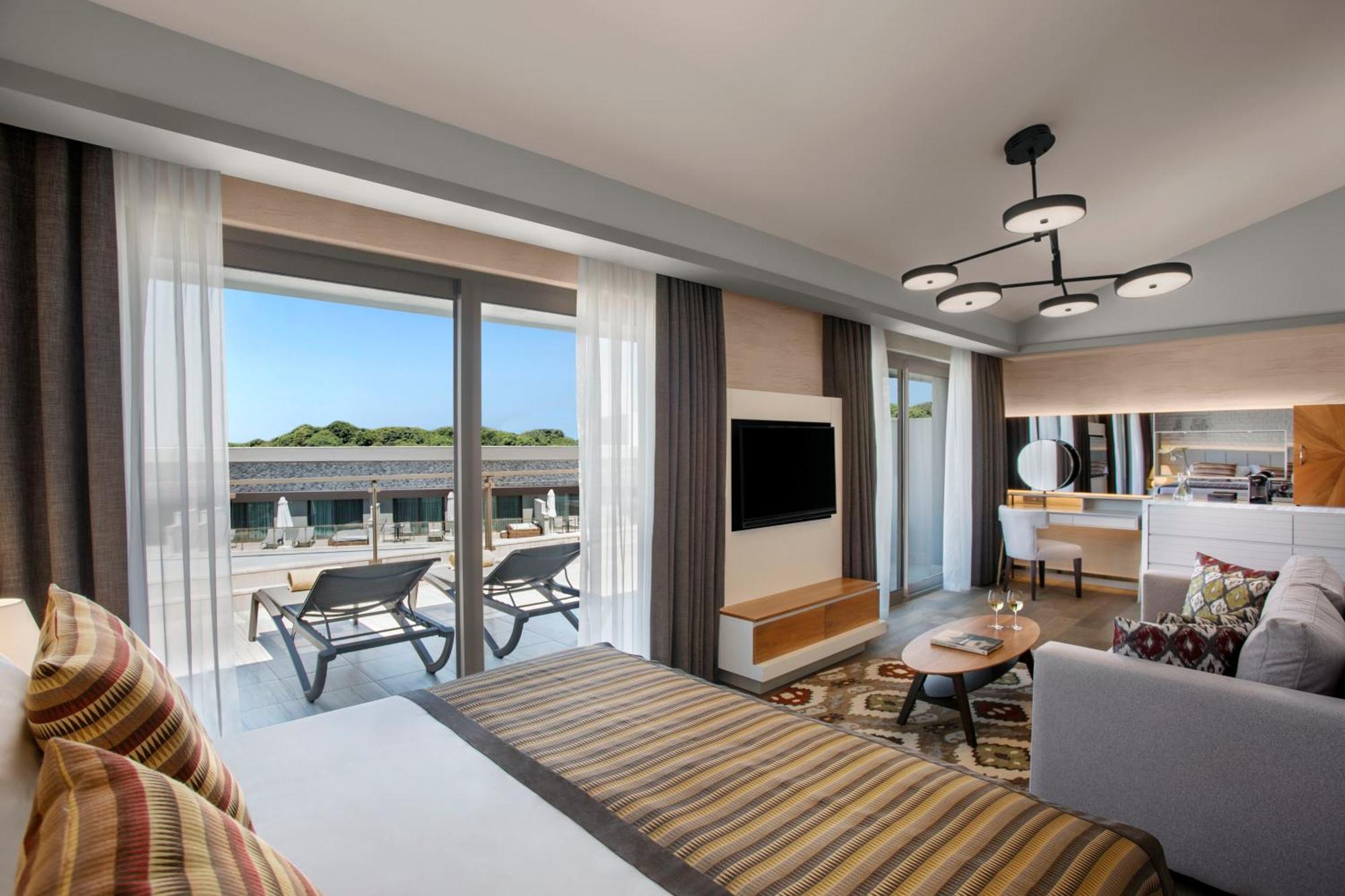 Suită penthouse cu vedere laterală la mare