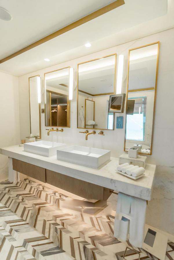Al Marsa Suite with Private Balcony - includes Daily Breakfast & Afternoon Tea, Evening Drinks & Canapes and Club Privileges