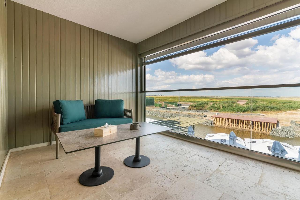 Cameră Premium Amyntas cu balcon și vedere la lac