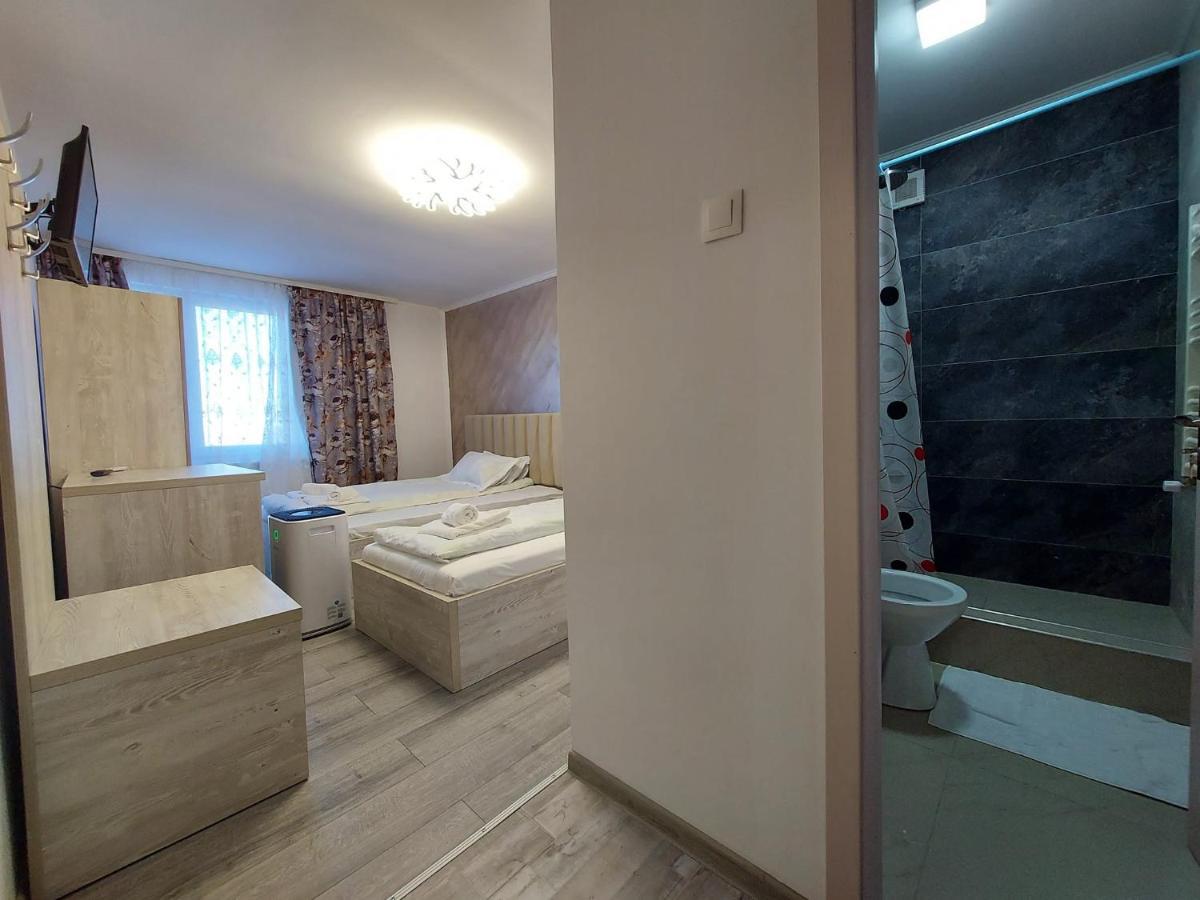Cameră triplă cu vedere la munte
