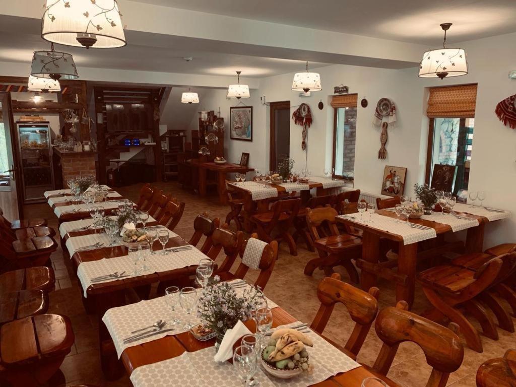 Family Room,1319349586:JPEG