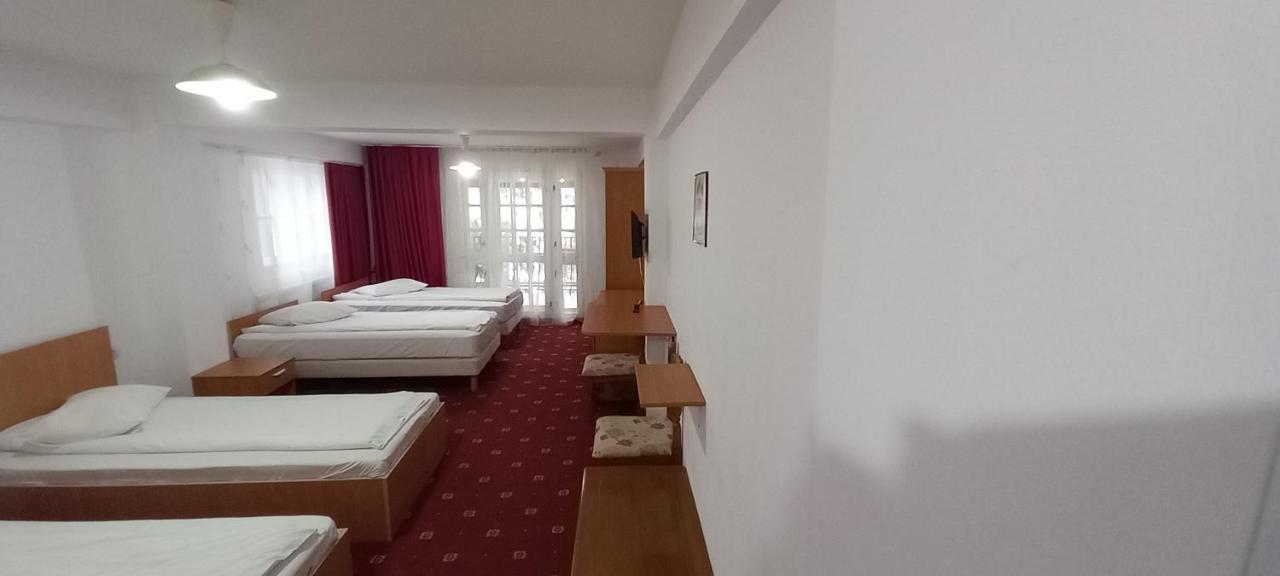 Cameră cvadruplă cu vedere la munte