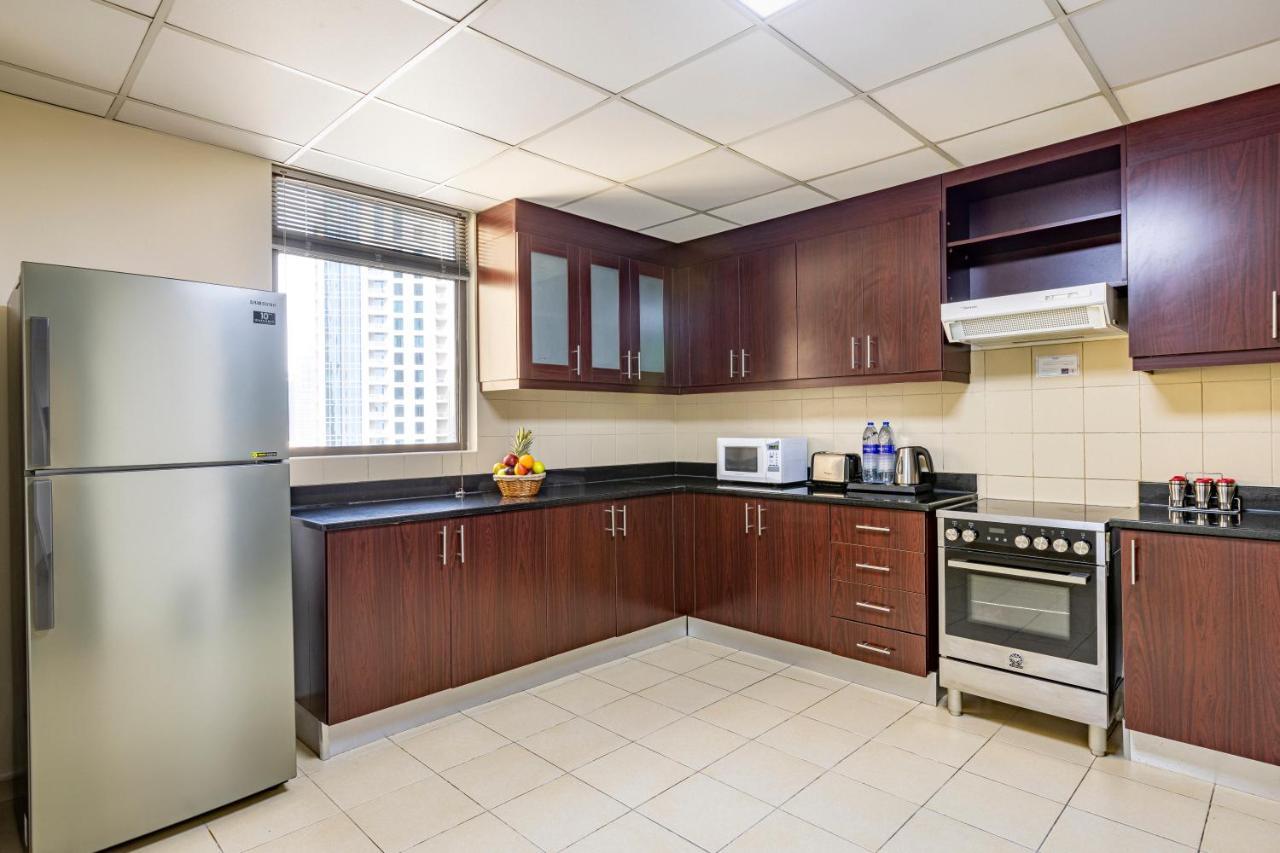 Apartament de familie cu vedere la mare (4 dormitoare, inclusiv cameră de menajeră cu toaletă separată, living și bucătărie utilată cu mașină de spălat vase și mașină de spălat rufe)