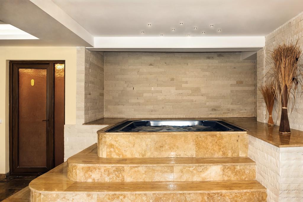 Apartment Sauna Jacuzzi & Pool Table,133132707:JPEG