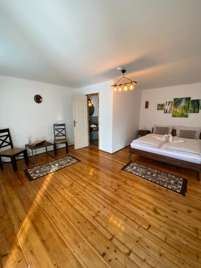 Deluxe Double Room,1340795411:JPEG