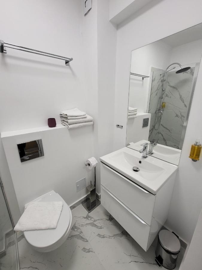 Single Room,1345177628:JPEG