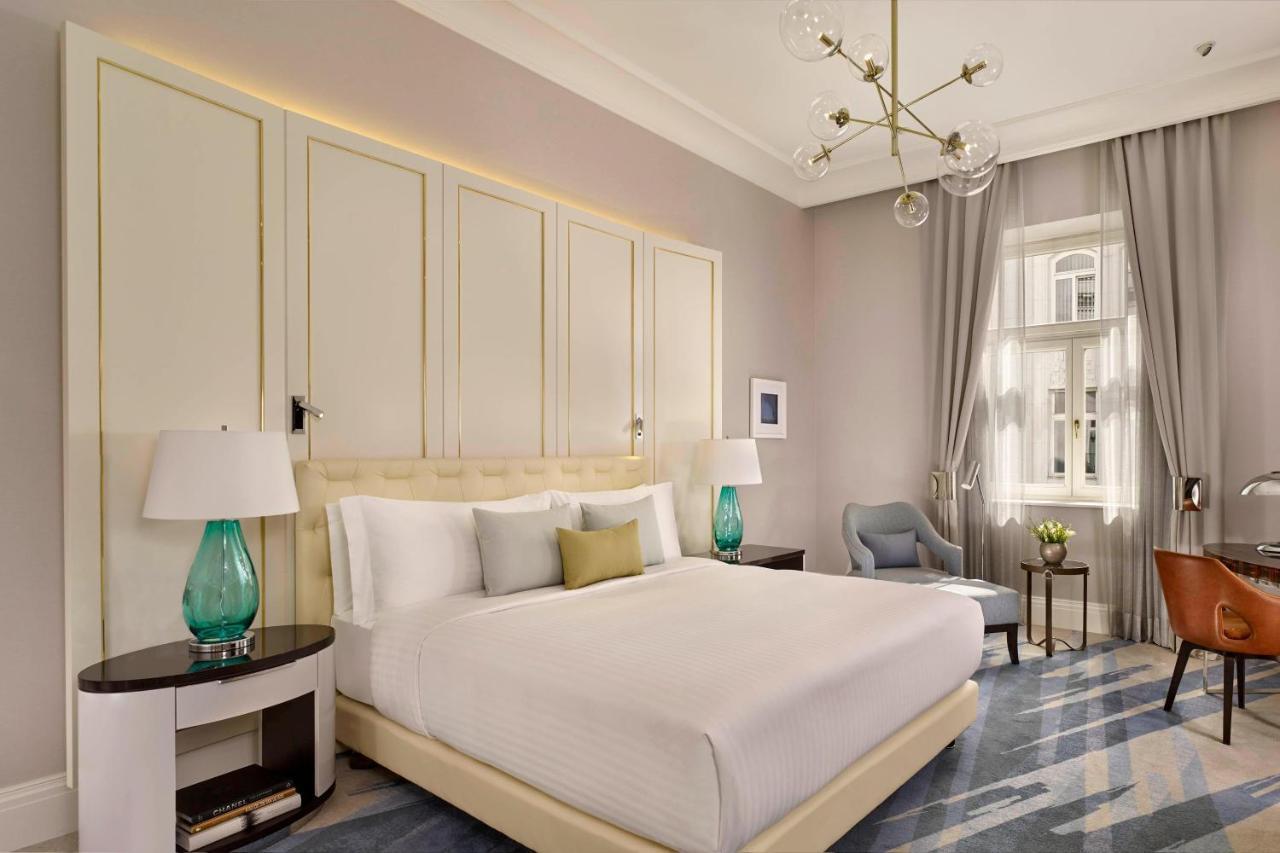 Deluxe King Park View Room