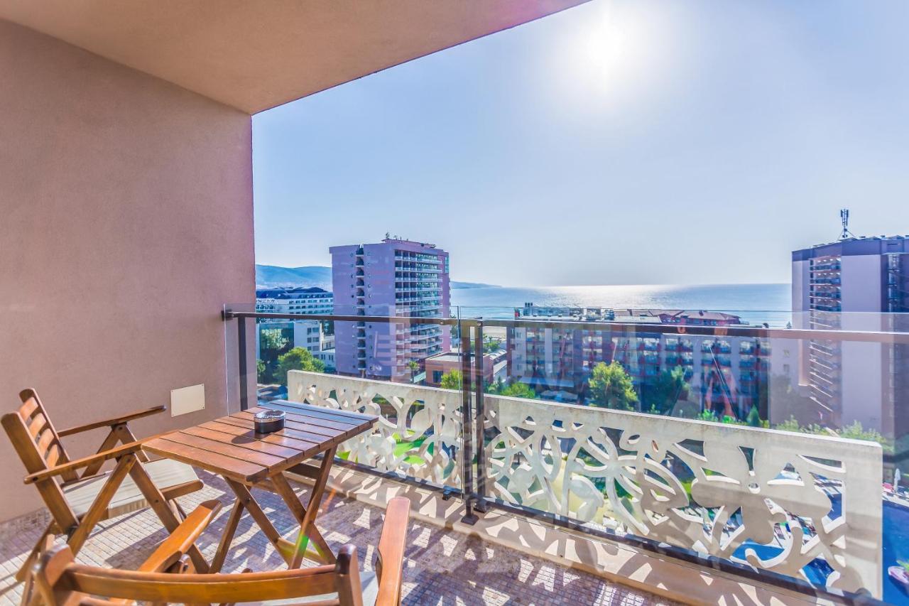 Cameră dublă Deluxe cu vedere la mare (2 adulți + 2 copii)
