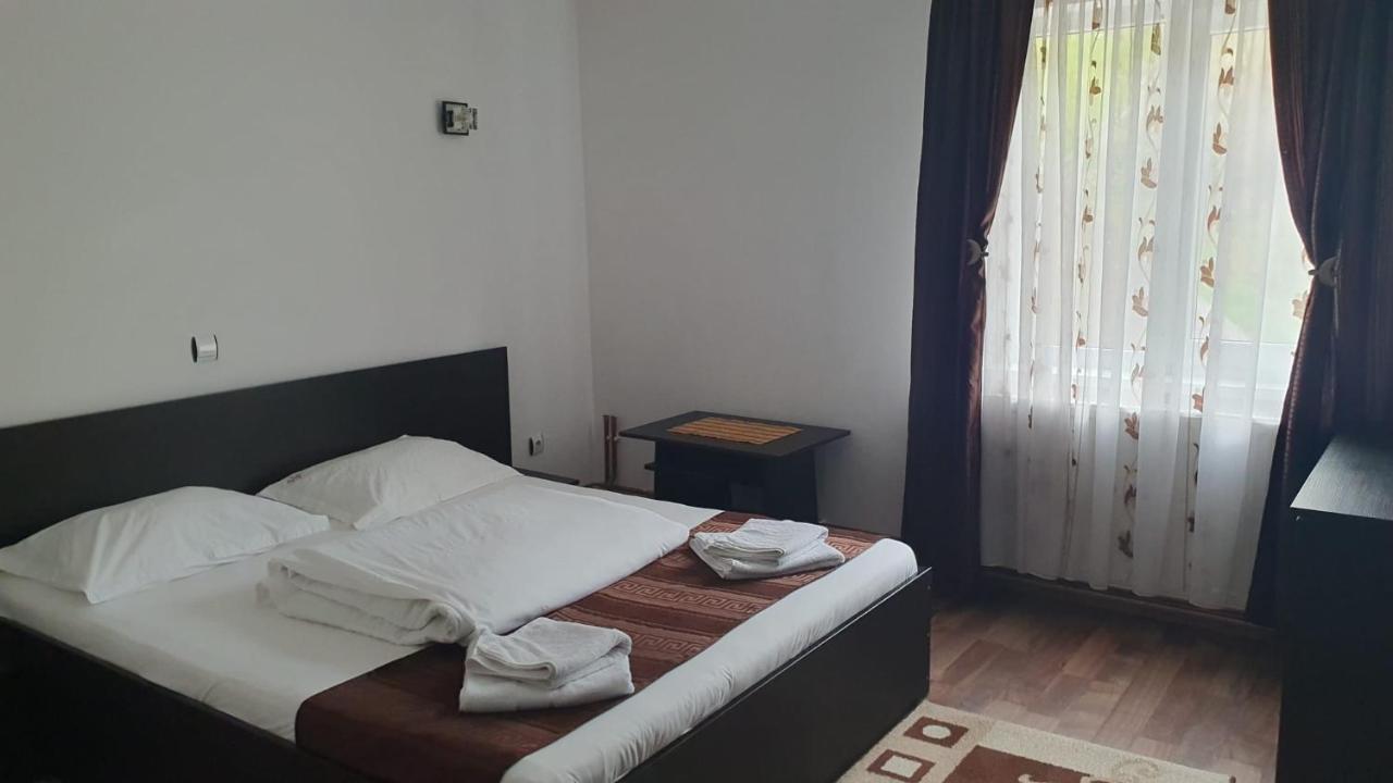 Cameră dublă cu baie privată