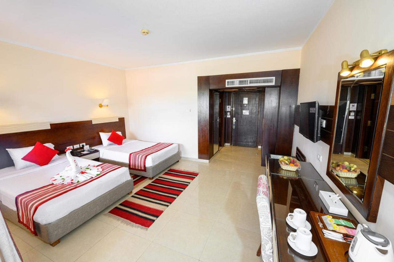 Deluxe Double Room with Garden and Pool View,925878655:JPEG