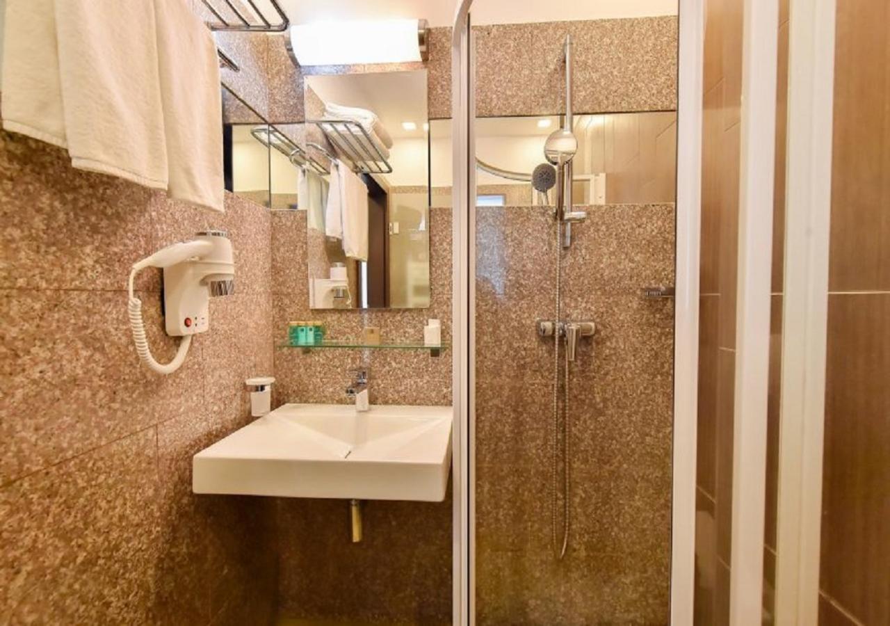 Standard Twin Room,1396702127:JPEG