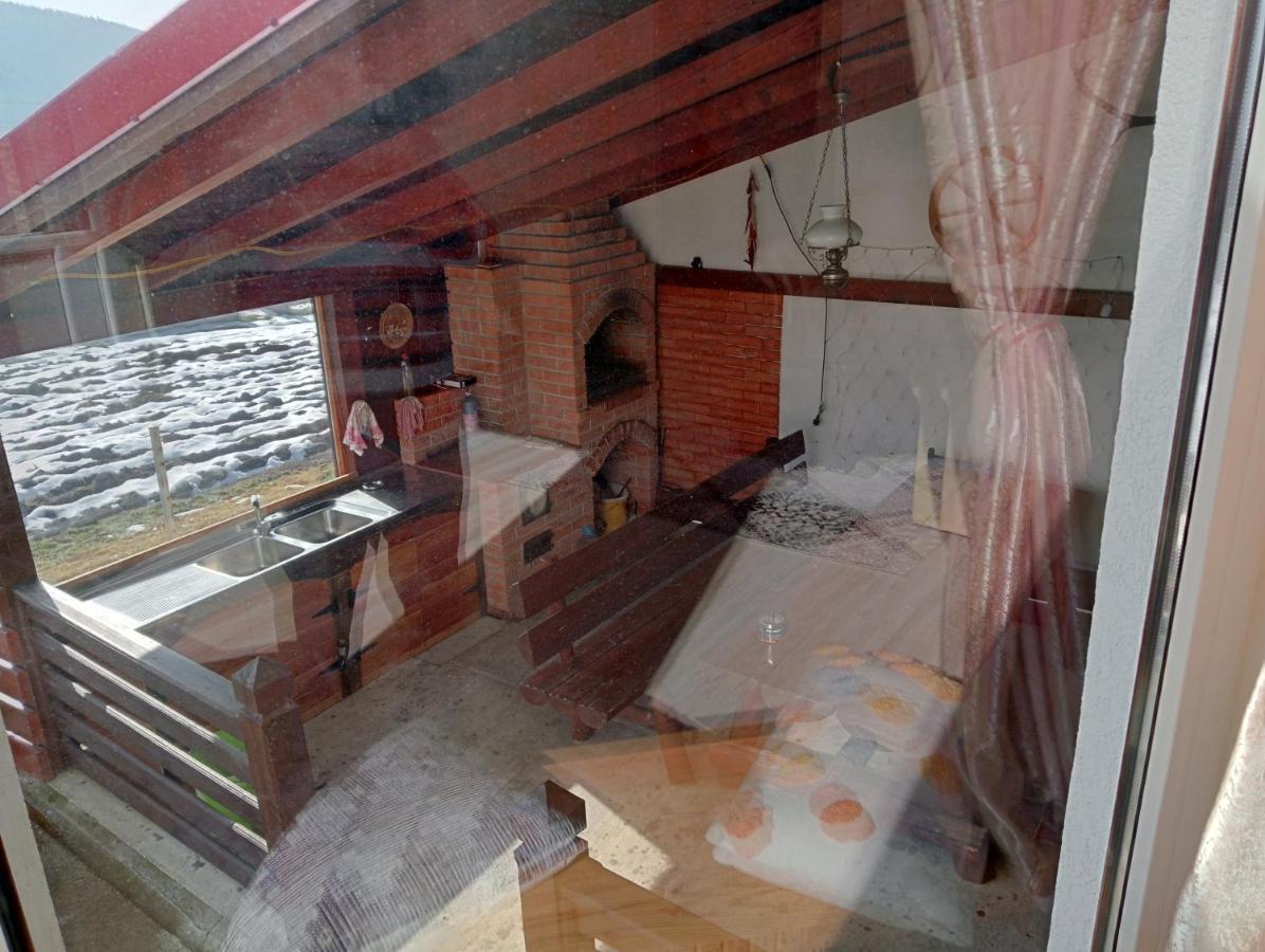 Cameră dublă cu baie privată externă