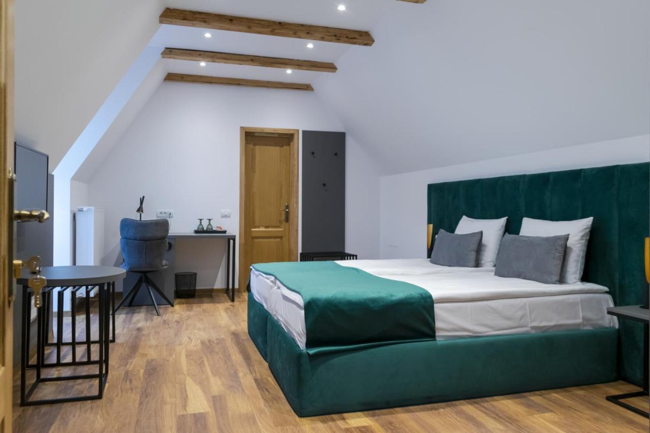 Superior Double or Twin Room,1417972590:JPEG