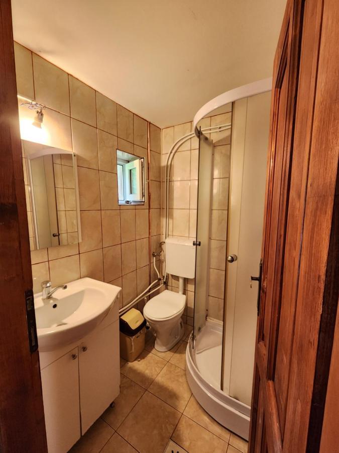 Cameră triplă cu baie