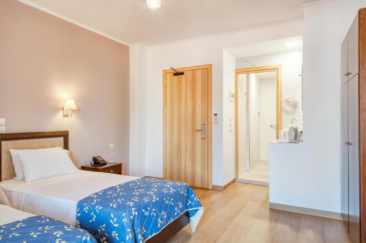 Twin Room with Pool View,1556384755:JPEG